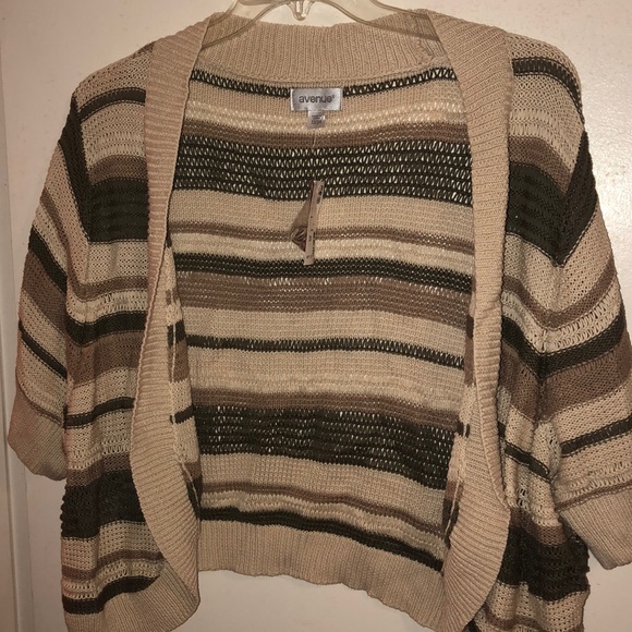 Avenue (NWT) - Picture 1 of 4